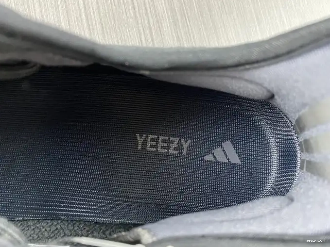 Adidas V2 HQ4540 Yeezy Boost 350 Onyx 0706